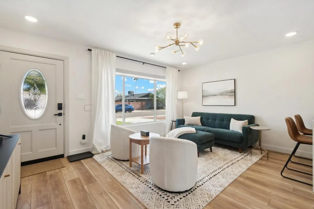 Renovated Home With Pool 3 Miles From Old Town Scottsdale